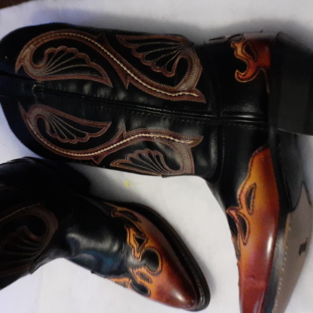 Laredo Black and Brown Heeled Boots